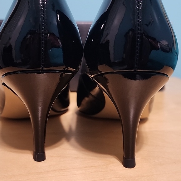 TALBOTS Marble4-M/F black patent leather low heels, Size 7M - Picture 8 of 9